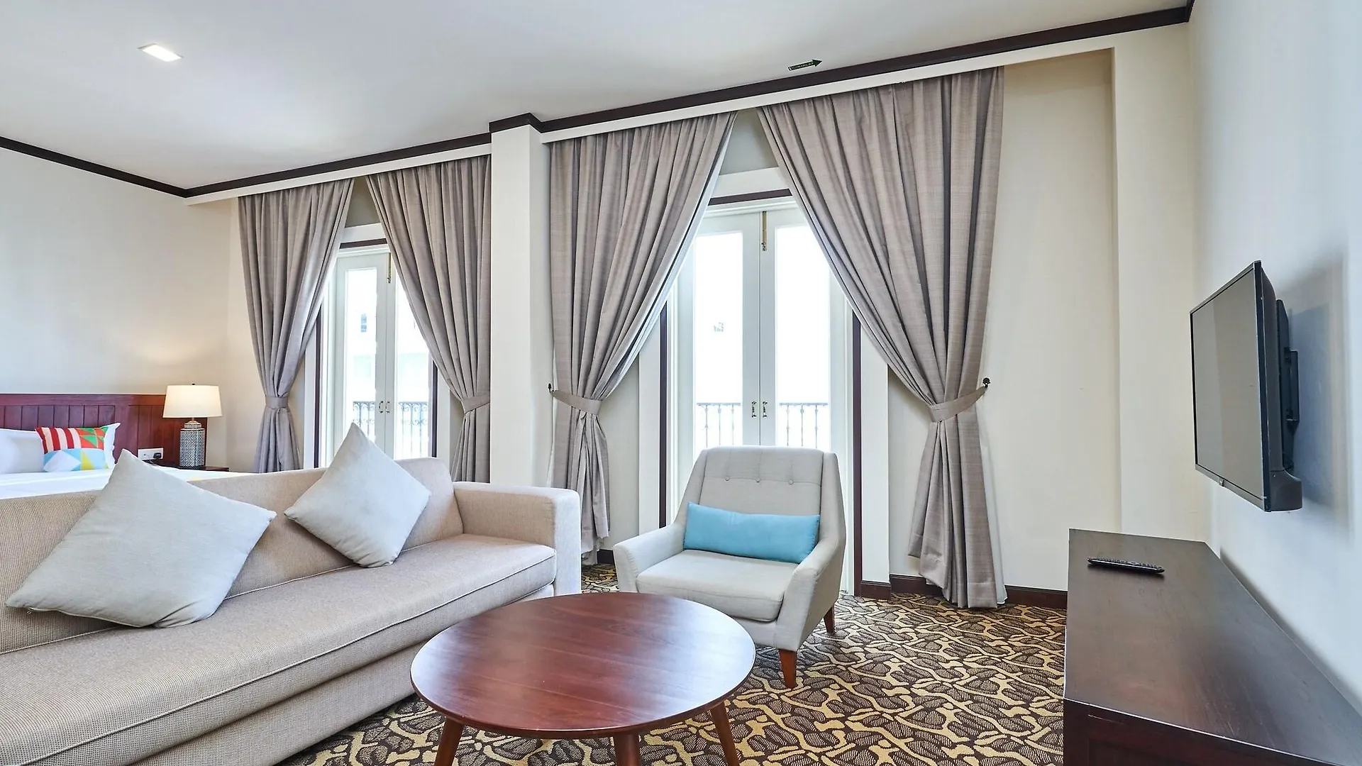 Oyo Home 44077 The Platinum Hotel & Suites- King Malacca
