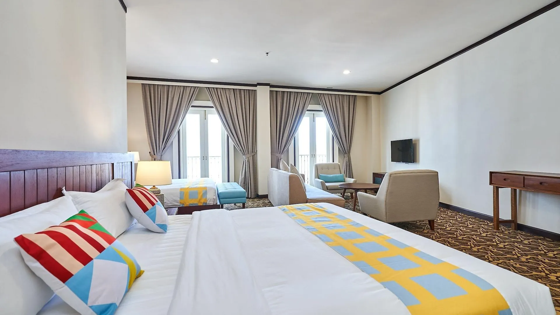 Oyo Home 44077 The Platinum Hotel & Suites- King Malacca