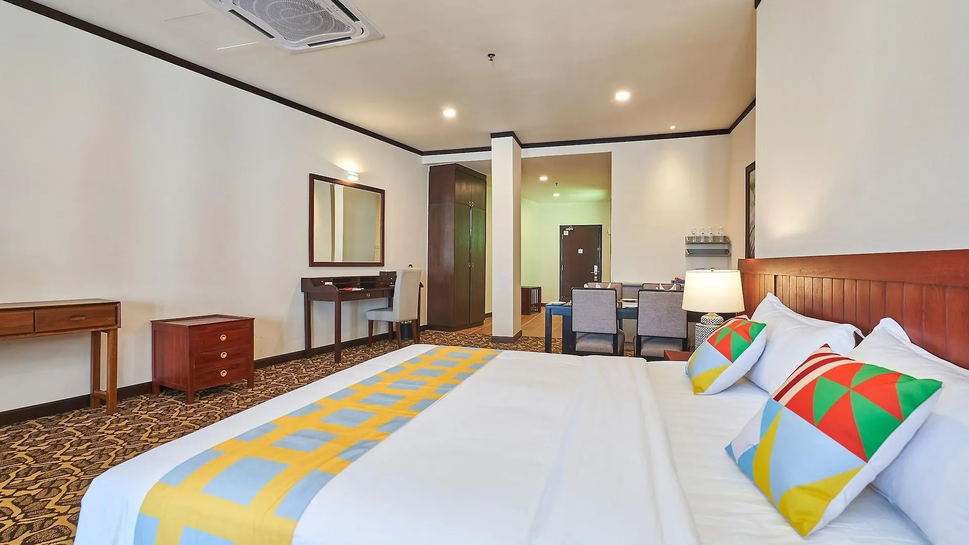 Oyo Home 44077 The Platinum Hotel & Suites- King Malacca Malásia